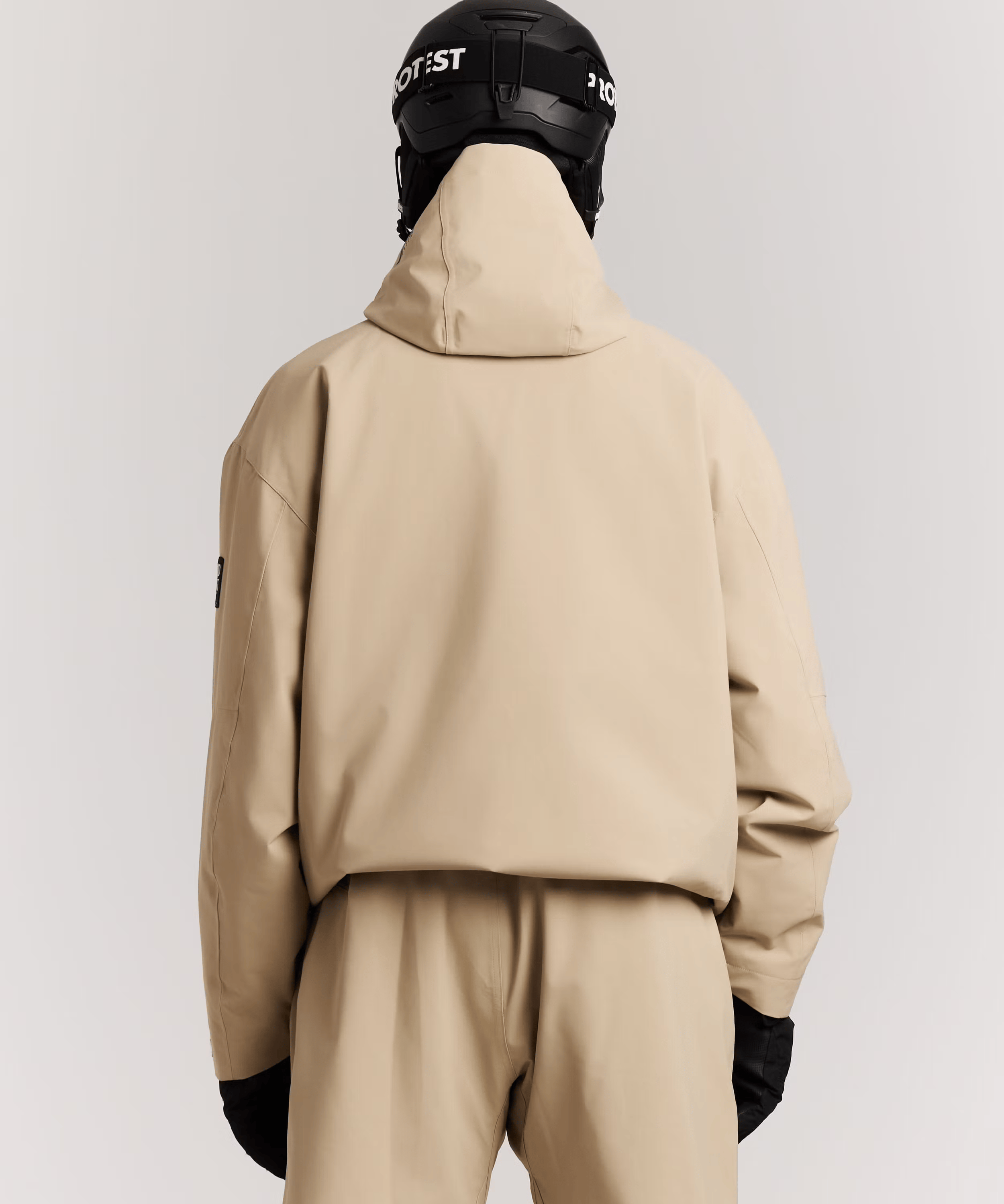 65762003_567_model_back-half_01.png